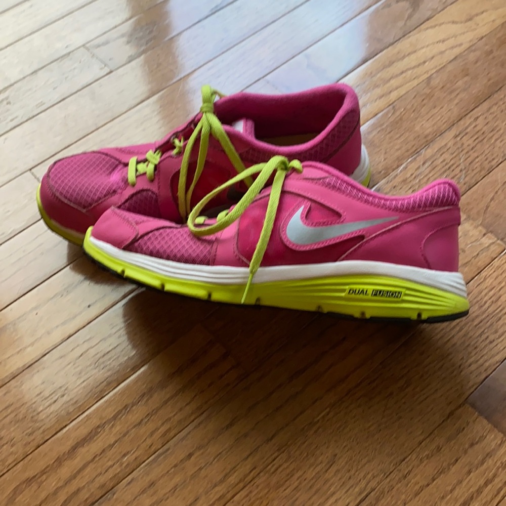 Nike Dual Fusion Running Sneakers